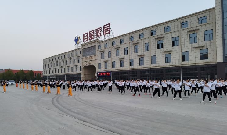 勝管曹縣運營中心為弘揚全民健身運動，竟組建了一支“400人舞團”